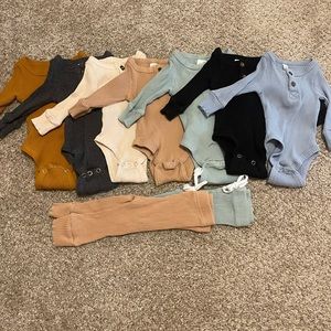 Ribbed long sleeve bodysuits/pants lot